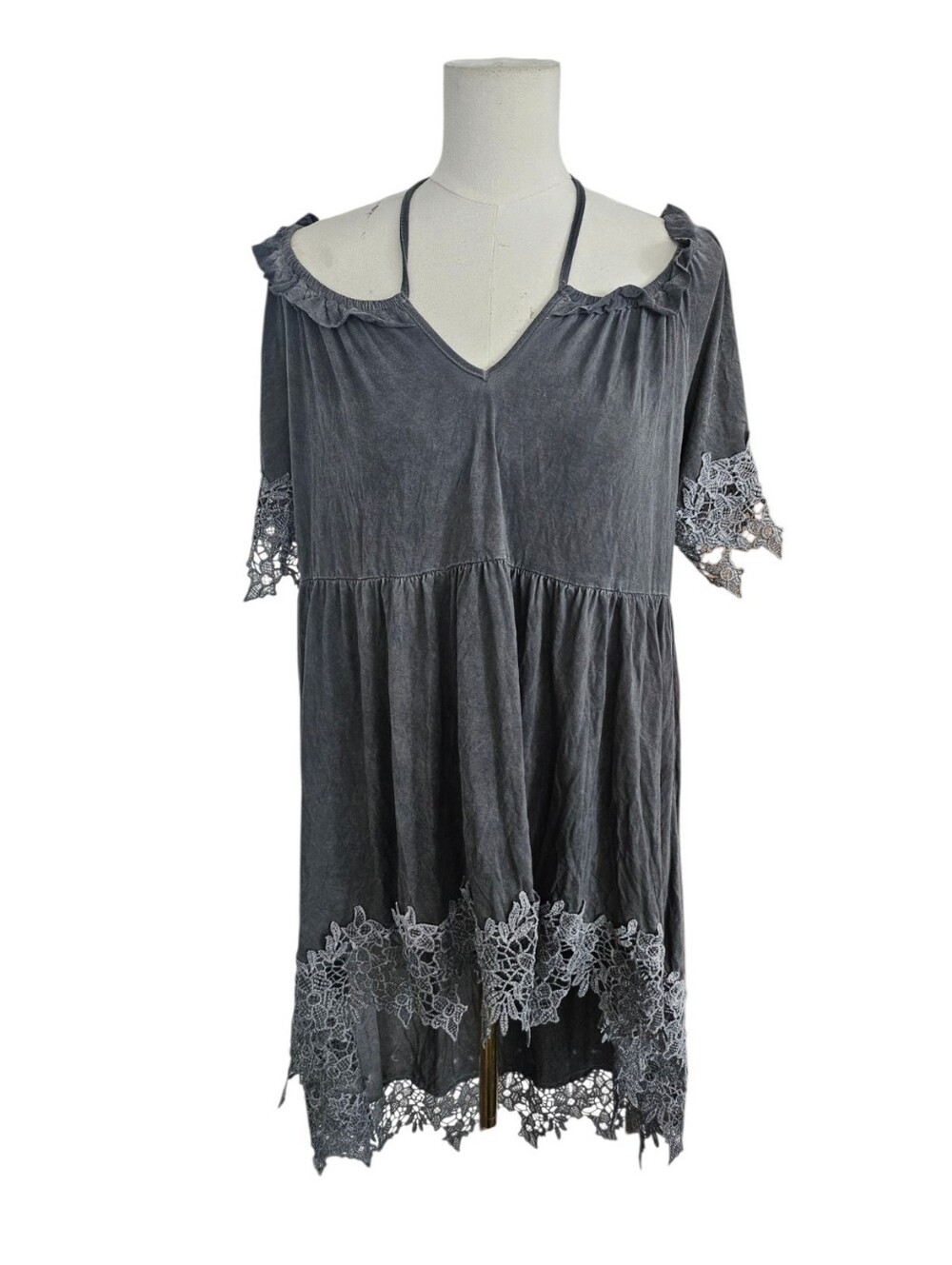 POL Charcoal Gray Cold-Shoulder Tunic with Lace Trim S